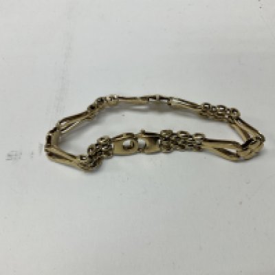 A 9ct gold bracelet, approx weight 11.76 grams.