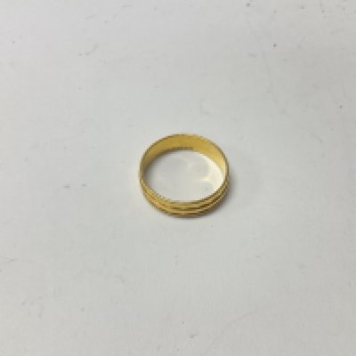 A 22ct gold patterned wedding band. Approx weight 4.8 grams, size R.