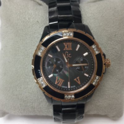 G/C Rose and Black ceramic diamond bezel with box. Watch is working and is in new condition with stickers. Postage B