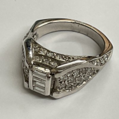 18ct white gold ring. 1.20ct. Approx ring size M. 8.70g. Postage category A.