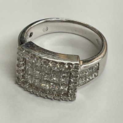 18ct white gold diamond ring, approx ring size M. 2.69ct, 7.05g. Postage category A.