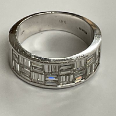 18ct diamond ring baguette. Approx ring size O. 6.8g, 2.7ct. Postage category A.