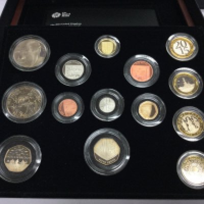 2015 United Kingdom premium proof coin set. Postage B