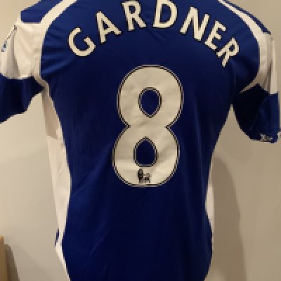 Birmingham City 2010 - 2011 Match Worn Football Shirt: Blue short sleeve shirt with Premier League badges to sleeves. Gardner 8 to rear. Worn v Tottenham on 22 May 2011. Gardner scored for Birmingham in this match.