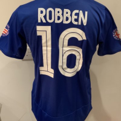 Chelsea 2005 USA Tour Match Worn Football Shirt: Blue short sleeve shirt with USA Tour 2005 badges to sleeves. Robben 16 to rear. Chelsea played AC Milan twice and DC United, with 2 wins and 1 draw. Chelsea went on this tour as Premier League winners. 