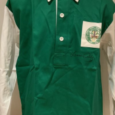 Hibernian Signed Replica Shirt: Long sleeve shirt signed to front by Hibs legend Lawrie Reilly. COA from reputable source. 