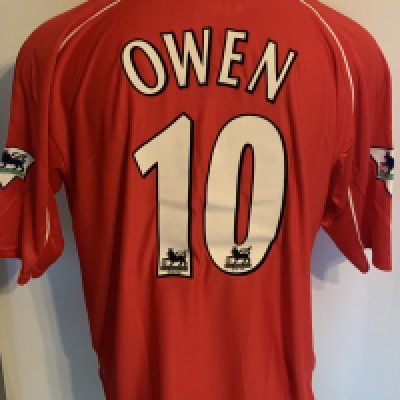 Liverpool 2001 - 2002 Home Match Worn Football Shirt: Red short sleeve Reebok shirt with Premier League badging to sleeves. Owen 10 to rear. Worn v Southampton on 19 January 2002. Comes with signed COA from the player who scored in the match, press photo and matchday programme. 
