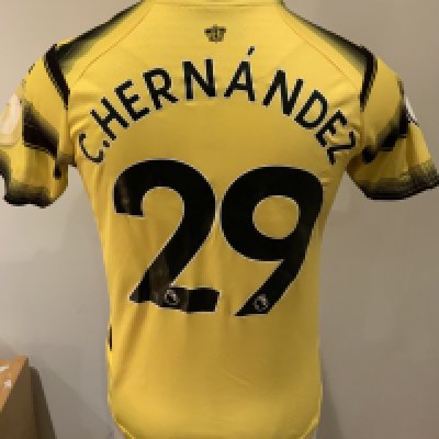 Watford 2021 - 2022 Match Worn Football Shirt: Black and yellow short sleeve shirt with Premier League badge to sleeves. C Hernandez 29 to rear. Worn v Tottenham on 1 January 2022 when player was a second half substitute. 
