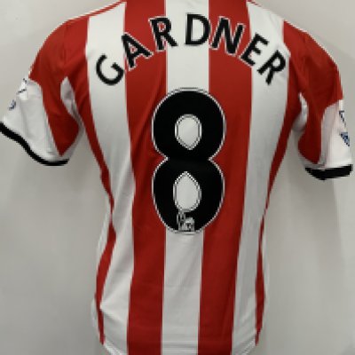 Sunderland 2013 - 2014 Match Worn Football Shirt: Red and white short sleeve  shirt with Premier League badging to sleeves. Gardner 8 to rear. Worn v Arsenal on 22 September 2013. 