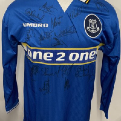 Everton 1997 - 1999 Match Worn Football Shirt: Blue long sleeve shirt with Premier League badging to sleeves. Oster 19 to rear. Shirt has been signed by the squad. 