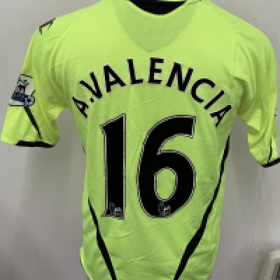 Wigan Athletic 2008 - 2009 Match Worn Football Shirt: Yellow short sleeve shirt with Premier League badging to sleeves. Number 16 A Valencia to rear. 