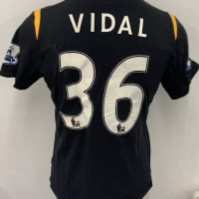 Manchester City 2009 - 2010 Vidal Match Issued Football Shirt: Black short sleeve Umbro shirt from 1st season of Etihad Sponsorship. Premier League badging to sleeve and Vidal 36 to rear. 