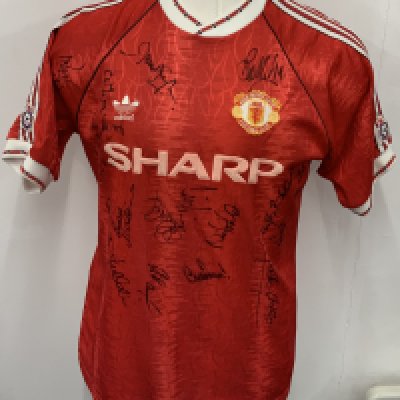 Manchester United 1990 - 1992 Match Worn Bruce Football Shirt: Red short sleeve home Sharp shirt with Football League sleeve badging. Signed to rear dirty number 4 by Pallister and 18 players to front. 