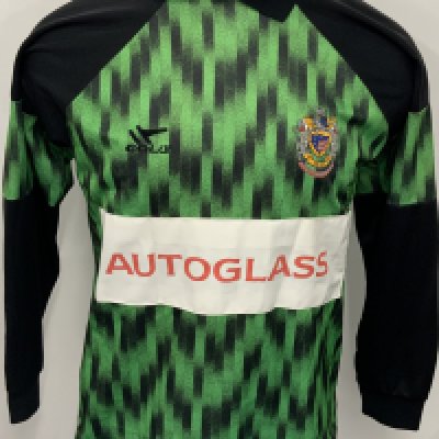 Stockport County 1991 - 1993 Match Worn Goalkeepers Football Shirt: Green and black long sleeve Gola Autoglass sponsored shirt. Number 1 to rear. We are informed this is match worn but we believe Autoglass sponsor maybe a youth team sponsor. 
