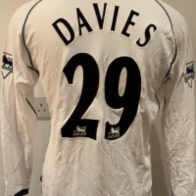 Tottenham 2002 - 2003 Match Worn Football Shirt: White long sleeve shirt with Premier League badging to sleeves. Number 29 Davies to rear. Shirt is signed by the player without dedication. 
