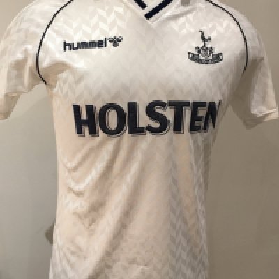 Tottenham 1987 - 1988 Match Issued Football Shirt: White short sleeve Holsten shirt with number 17  to rear. Whilst issued by the kit man the number 17 was not used this season. 
