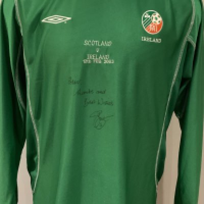 Republic of Ireland Match Issued Football Shirt: Green long sleeve shirt with number 5 to rear. Issued to Gary Breen v Scotland on 12 February 2003. Match details embroidered to front. Shirt is signed by the player with dedication. 