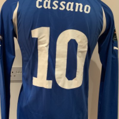 Italy Match Worn Football Shirt: Blue long sleeve shirt with Cassano 10 to rear. Issued v Slovenia on 25 March  2011 in Euro Qualifier. Player chose to wear a short sleeve shirt for the match.