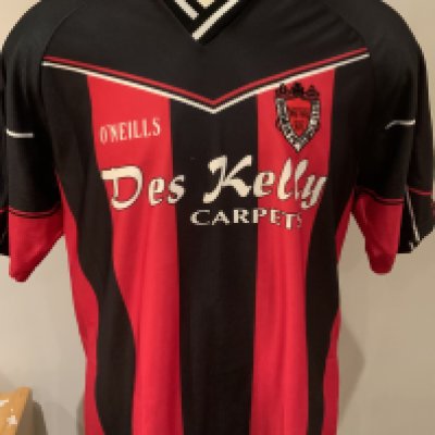 Bohemians 2003 Match Issued Football Shirt: Red and black short sleeve shirt with number 15 to rear. Issued for the friendly v Tottenham on 4 March 2003. Bohemians won 3-1.