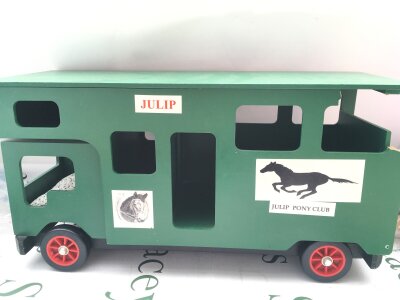 A Julip Large Green Horse Box. Damage To Back Left.