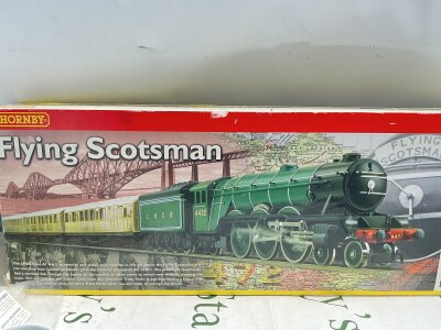 A Boxed Hornby 00 Gauge Flying Scotsman Set R1039.