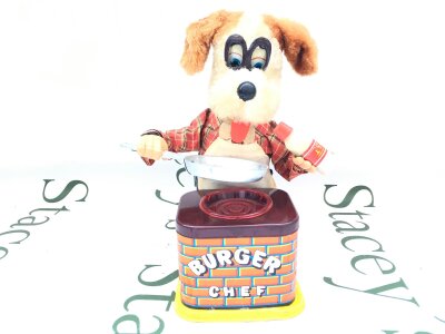 A Vintage Tinplate Japanese Battery Operated Burger Chef by Yonezawa. No Reserve, From A Lifetime Private Collection To Be Sold.