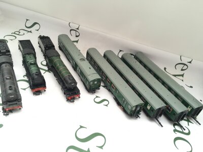 7 Loose Bachmann 00 Gauge Locomotives Including A 4 Car Set.