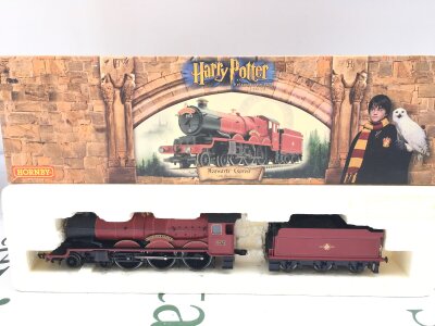 A Boxed Hornby 00 Gauge Harry Potter And The Philosophers Stone Hogwarts Express. #R2284. No Reserve.