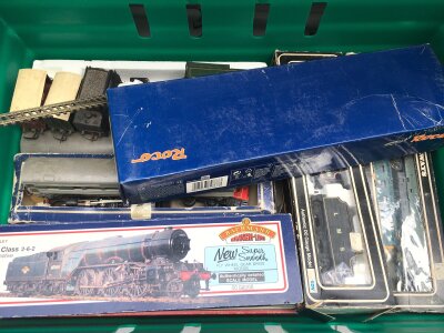 A Box Containing A Collection Of 00 Gauge Locos, Etc. No Reserve.
