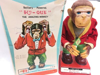 A Boxed Rosko Battery Powered  Hy-Que The Amazing Monkey. Approximately 42CM In Height.