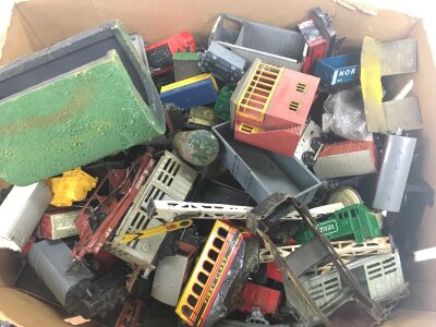 A Collection of 00 And 0 Gauge wagons Accessories.