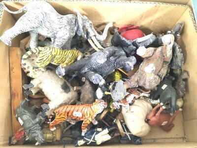 A Collection Of Plastic And Metal Farm And Zoo Animals,No Reserve.
