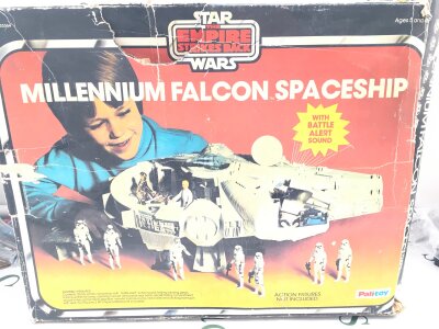 A Boxed Vintage Star Wars Millennium Falcon, many Parts Missing, ideal for Spares. No Reserve.