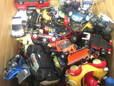 A Box Containing A Large Collection Of Diecast Including Hotwheels, Matchbox Etc. No Reserve.