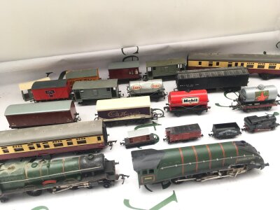 A Box Containing 00 And N Gauge Locomotives, wagons And Coaches. Ideal For Spare Parts Etc.