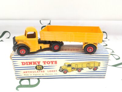 A Boxed Dinky Articulated Lorry #921.
