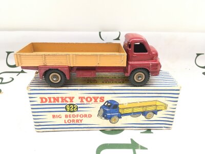 A Boxed Dinky Toys Big Bedford Lorry #922.