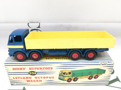 A Boxed Dinky Supertoys Leyland Octopus, Blue And Yellow #934.
