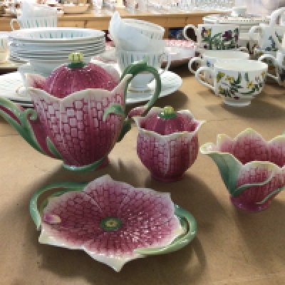 A Franz tea set including tea pot, sugar bowl, cream jug and dish