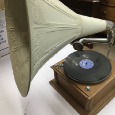 A oak gramohone with attached horn . NO RESERVE