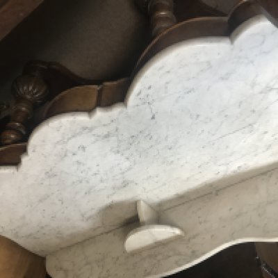 A Victorian arable top wash stand .