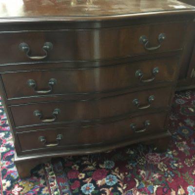 A mahogany sperentine chest of drawers fitted with four long drawers.