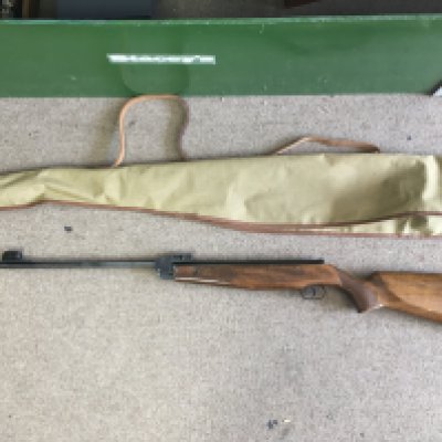 A case air rifle. NO RESERVE