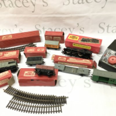 Hornby 00 Gauge Dublo , mostly boxed including 2217 0-6-2 Tank Locomotive B.R, Triang p.6 power unit . Postage category C