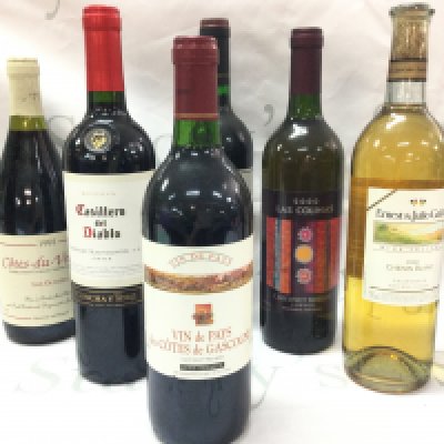 Wine including Jacobs Creek, Las Colinas 2000, Ernest & Julio Gallo, Casillero del Diablo, Cotes Du Ventoux 1991, Vin De Pays. This lot cannot be posted