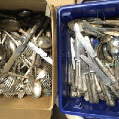 A collection of silver plate cutlery , kings pattern. Including Knives, forks etc . Postage cat c