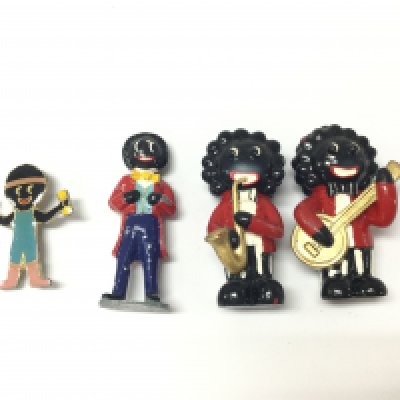 A collection of vintage Robertsons musician&#2013266057۪s figures and pin. Postage B