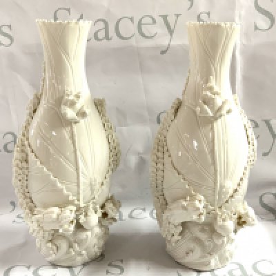 A pair of Chinese white porcelain decorated with dragons ands pearls. 35cm. (D)
