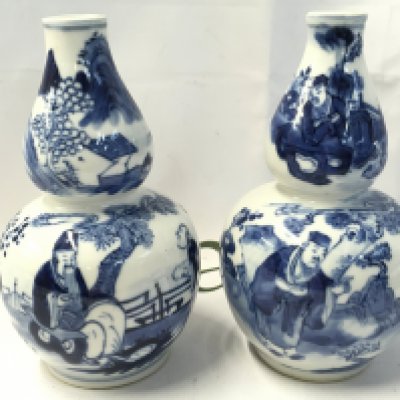 Two small Chinese Double Gourd blue and white vases decorated with scenes of figures with four character Kangxi marks at base. approximately 13cm tall. This lot cannot be posted