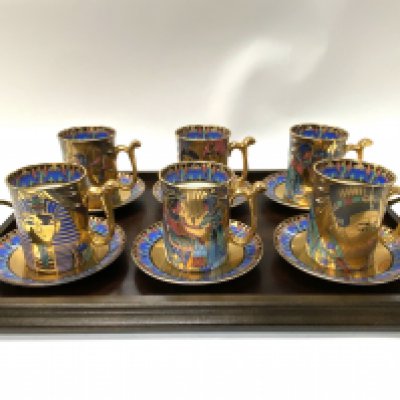 6 Compton and Woodhouse Wonders of The Nile cups and saucers together with issued gallery tray (D)